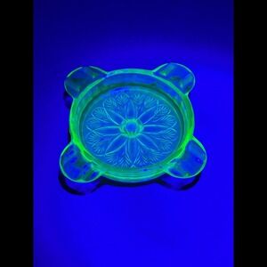 Vintage Ashtray Jeanette Vaseline Uranium Sunflower Ashtray RARE PRISTINE